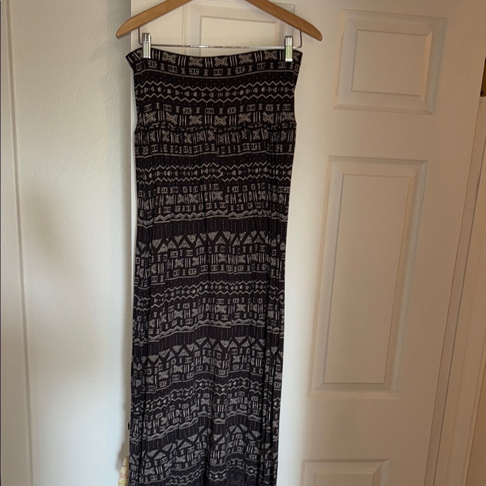 Billabong Black and Cream Geometric Maxi Skirt